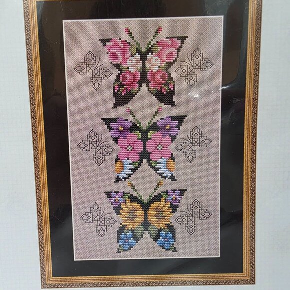 Butterfly Charm Cross Stitch Pattern By Linen Flowers - Picture 2 of 3